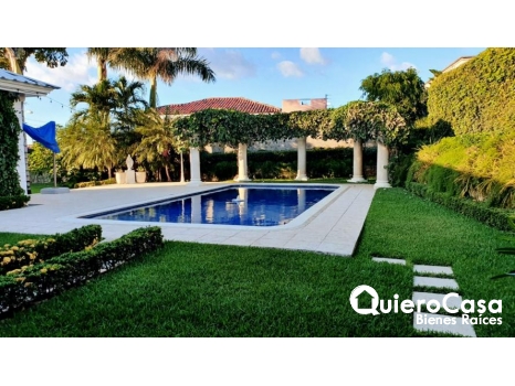 Preciosa casa en Las Colinas con piscina