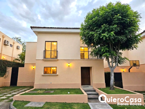 Preciosa casa para estrenar en Villa Fontana