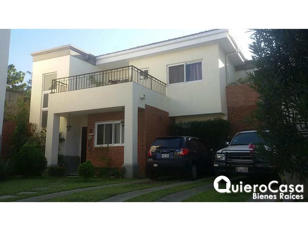 Bonita casa en venta en Arboleda, Las Colinas