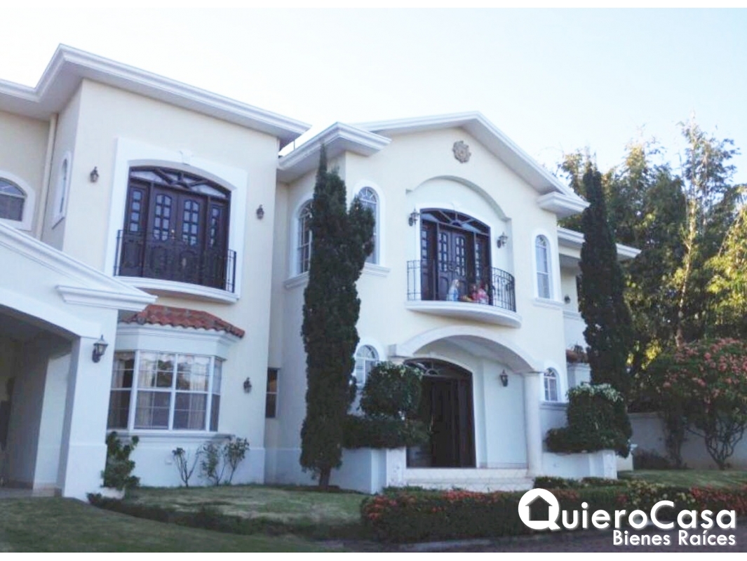 Preciosa casa en venta en Estancia de Santo Domingo