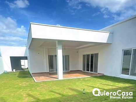 Hermosa casa en renta en Las Colinas