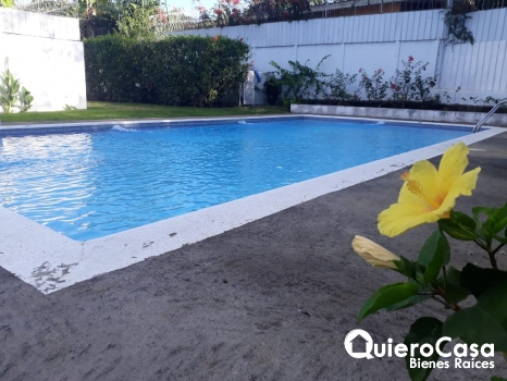 Renta de hermosa casa con piscina en Las Colinas
