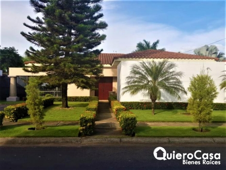 Preciosa casa en las Colinas