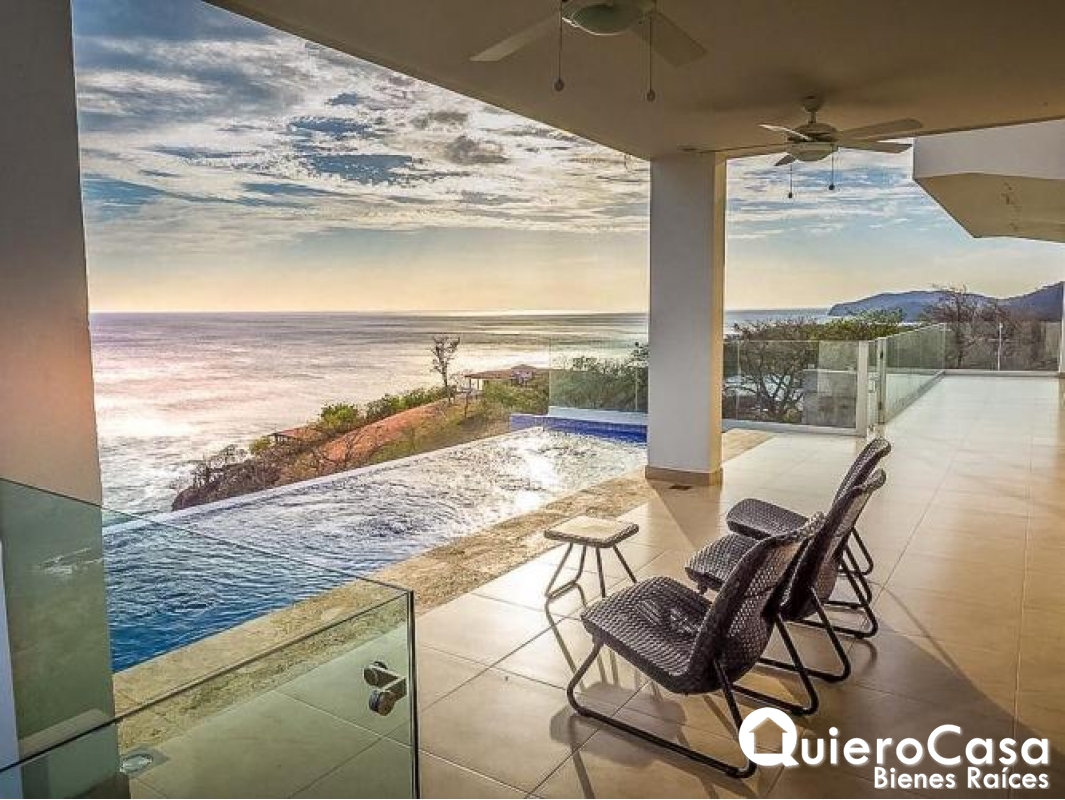 Se vende lujosa casa en Playa El Remanso