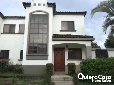 Preciosa casa en venta y alquiler en Santo Domingo