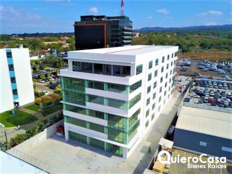 Moderna oficina en renta en Las Cumbres