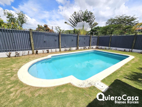 Preciosa casa con piscina en renta en Las cumbres