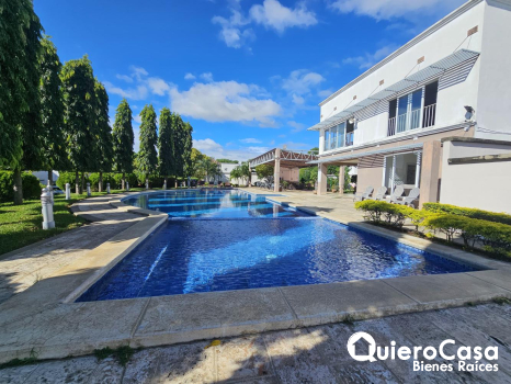 Vive el Estilo de Vida que Mereces: Casa Amueblada en Las Colinas