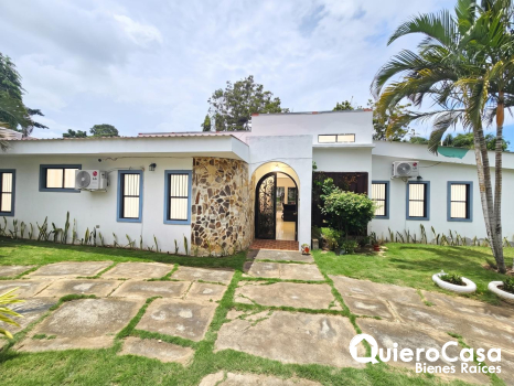 Renta de encantadora casa amueblada en Santo Domingo