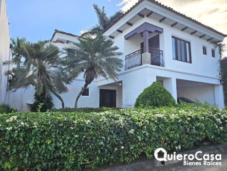 Preciosa residencia en venta en Las Colinas