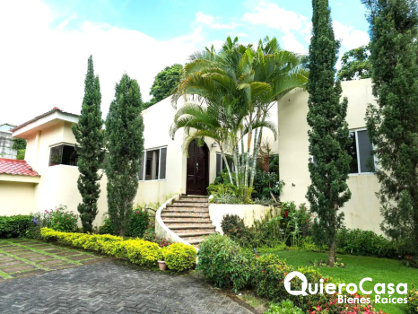 Preciosa residencia en renta en Carretera Sur