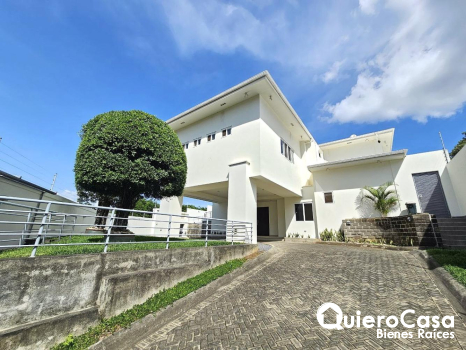 Preciosa casa en venta en Santo Domingo
