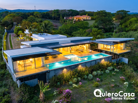 Estilo Minimalista, Vista Majestuosa y Piscina de Ensueño
