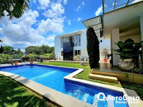 Casa en Venta en Villa Fontana