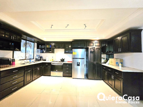 Hermosa Casa Moderna en Venta en Esquipulas