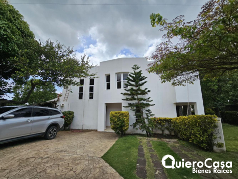 Preciosa casa en venta en Villa Fontana