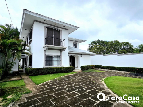 Preciosa Casa en Venta en Santo Domingo