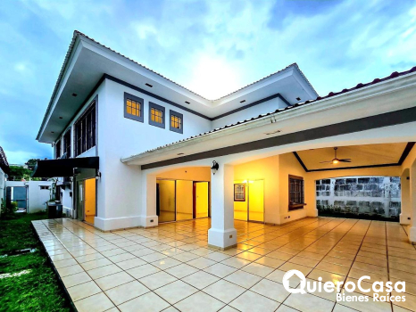 Preciosa Casa en Venta en Santo Domingo