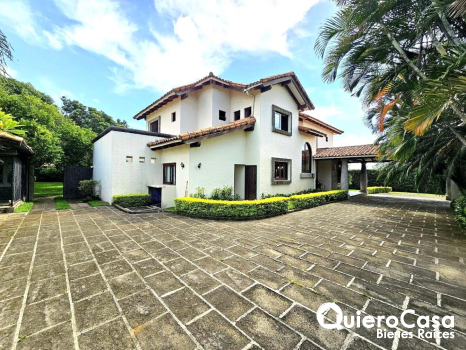 Preciosa Casa en venta en Santo Domingo