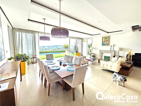 Preciosa Casa en Venta en Villa Fontana