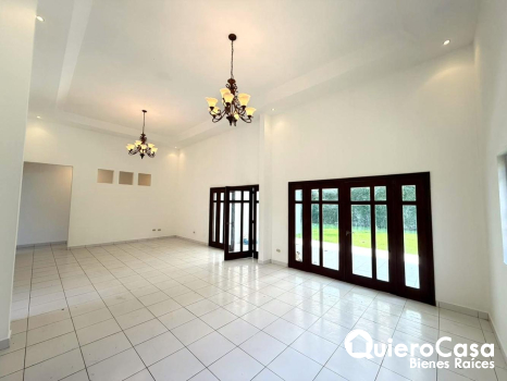 Casa en Renta en Las Colinas