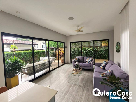 Preciosa casa en venta en Villa Fontana