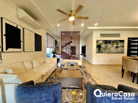 Preciosa Casa en Venta en Villa Fontana Sur