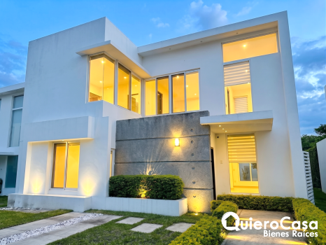Preciosa Casa en Venta en Villa Fontana Sur