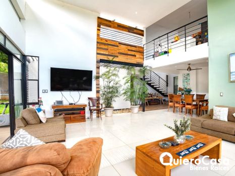 Hermosa Casa en Venta en Las Colinas