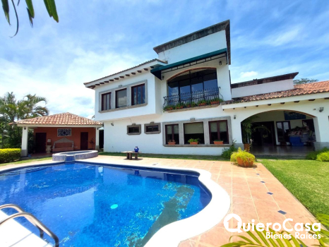 Hermosa Casa en Venta en Villa Fontana