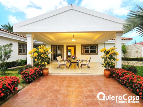 Hermosa Casa en Renta en Las Cumbres