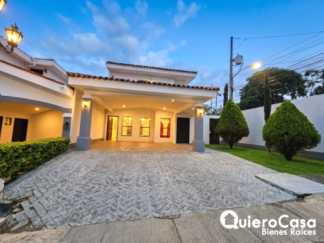 Casa en Renta en Las Colinas