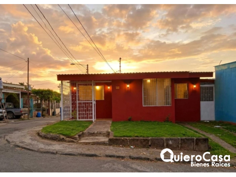 Bonita y cómoda casa en Carretera a Masaya