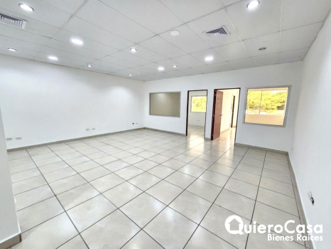 Oficina en Renta en Villa Fontana