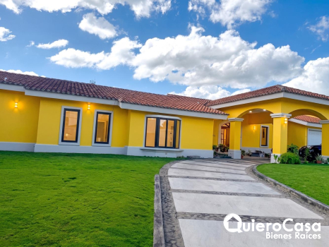 Casa en Renta en Las Colinas