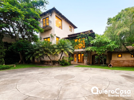 Oportunidad Única: Preciosa Residencia en Renta