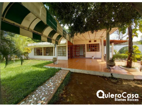 Residencia ideal para oficina en Venta en Las Colinas